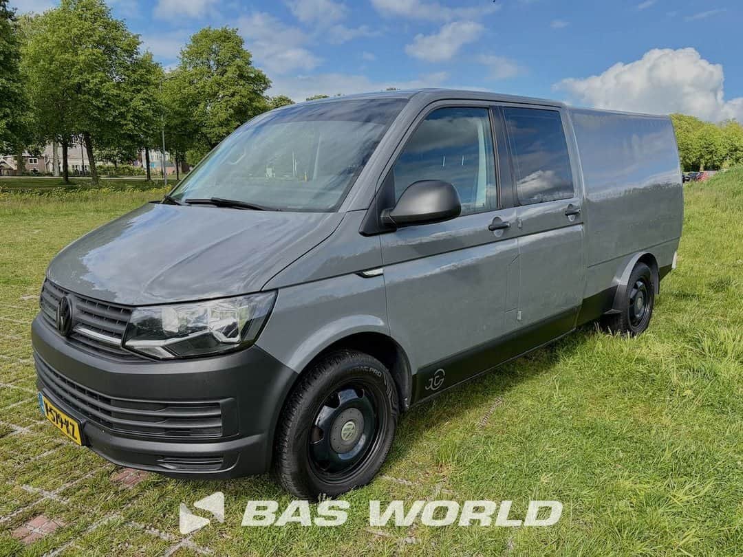 Volkswagen Transporter  4X2 Closed van Cruise Control