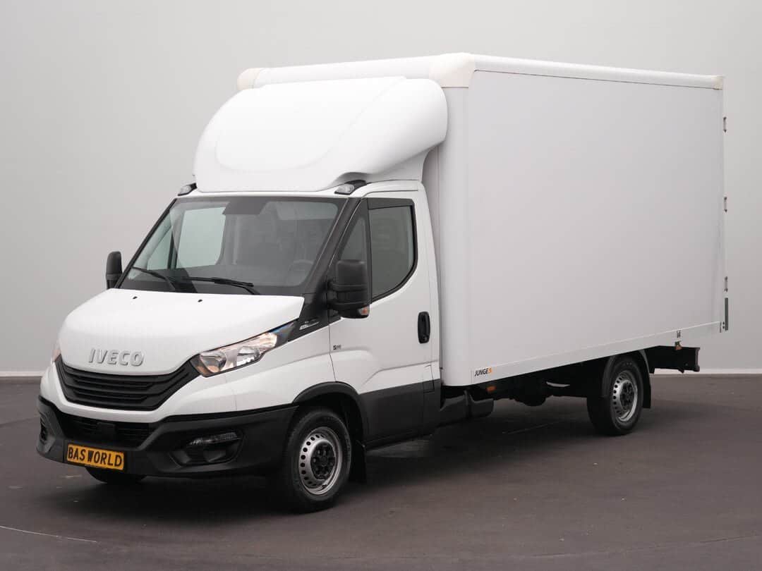Iveco Daily 35S16 4X2 Closed box Automaat Achterdeuren 160PK Bakwagen Airco Camera Euro6 Meubelbak Koffer
