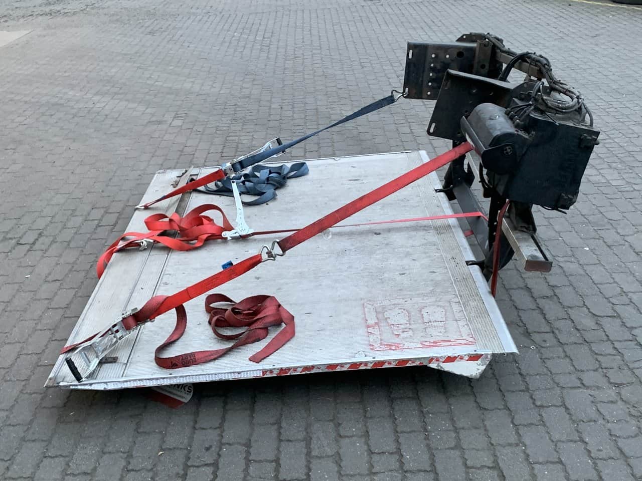 Tail lift Dhollandia DHLM42