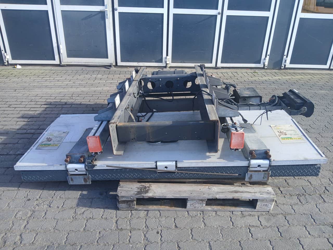 Tail lift Dhollandia DHSM. 15