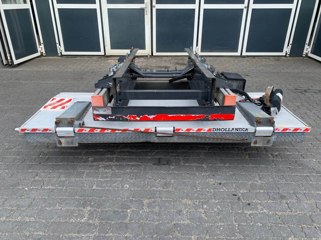 Tail lift Dhollandia DHSM. 15