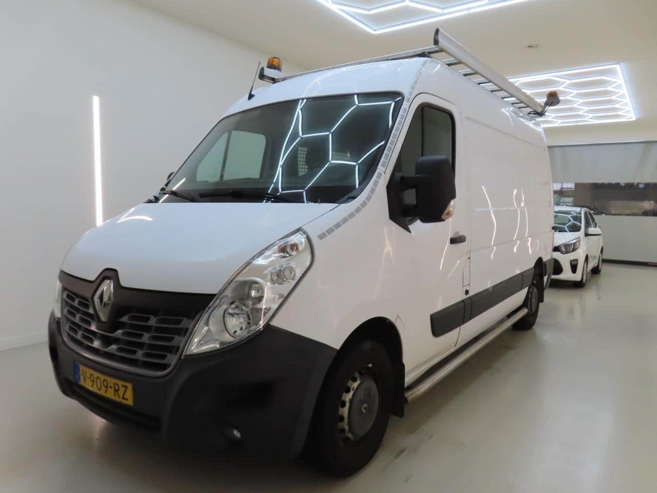RENAULT MASTER L2H2 T35 dCi 130 FWD 4d