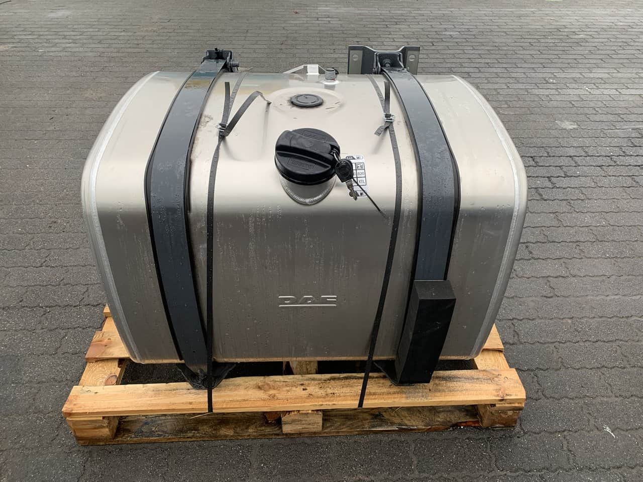 NEW Fuel tank DAF 335 Liter 1438801