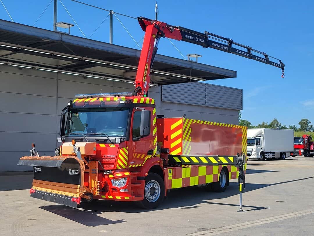 Mercedes Actros 1827 Open Fire truck Watertank for electrical vehicles Winch Palfinger PK19.001SLD Crane