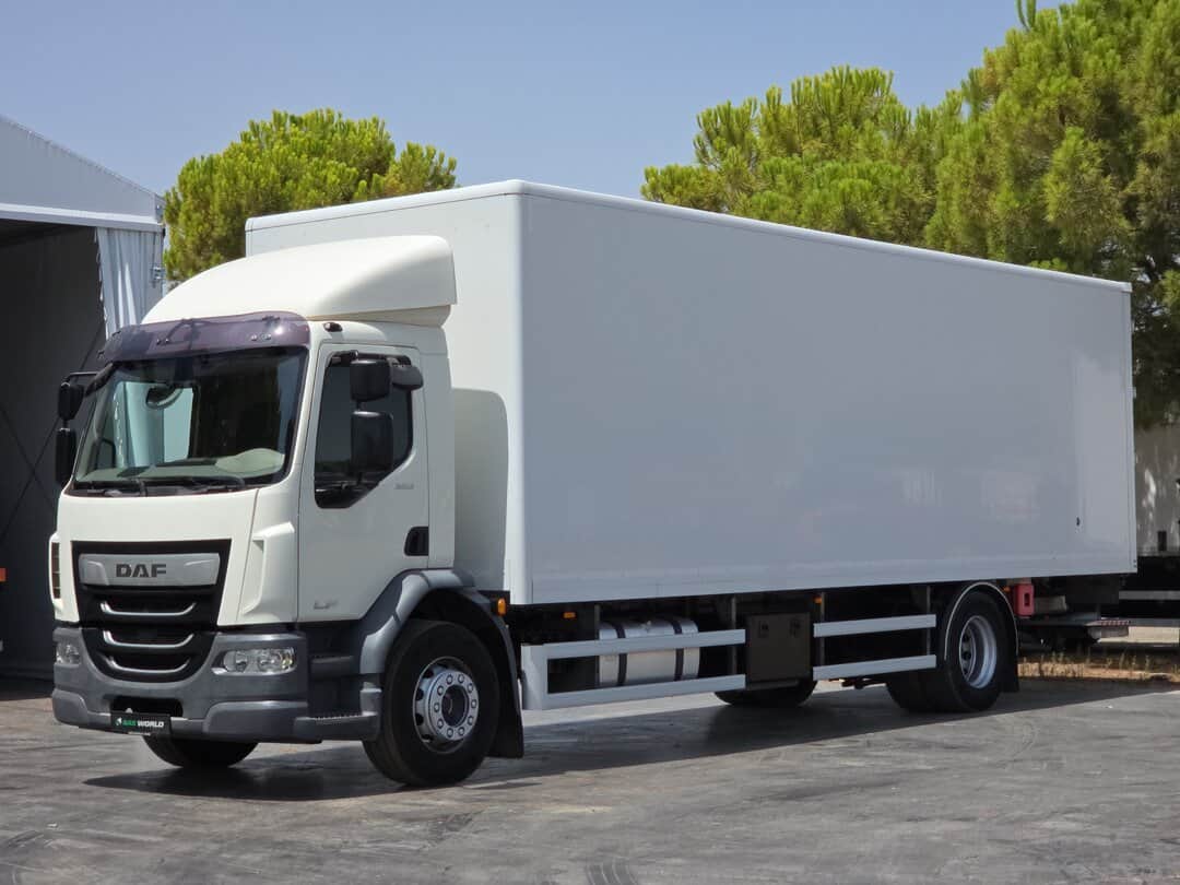 DAF LF 320 Closed 19t Caja de 8,44m 1500kg Plataforma Dhollanida Euro 6