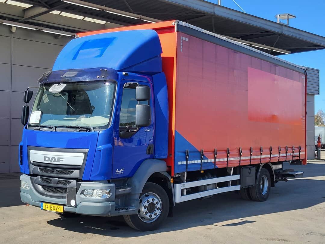 DAF LF 210 Curtainsides 14t 1.5t taillift DHollandia