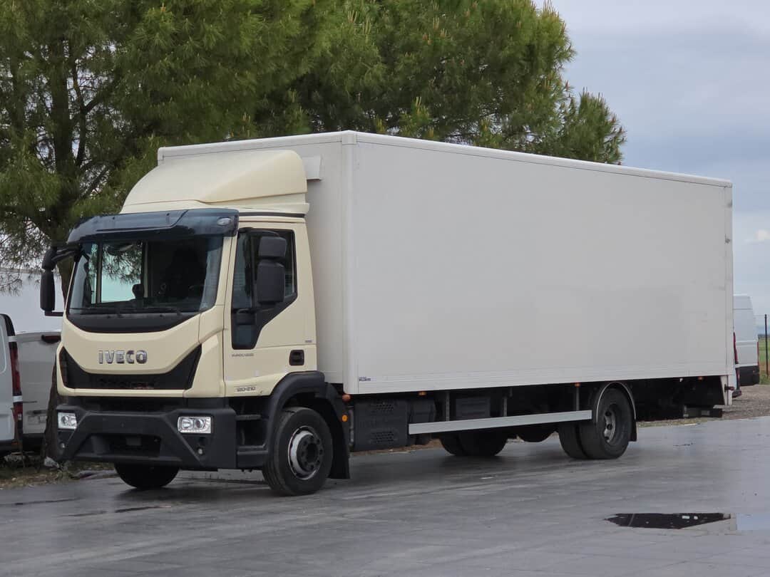 Iveco Eurocargo 120E210 Closed 12t Cambio Automático AC Plataforma Euro 6