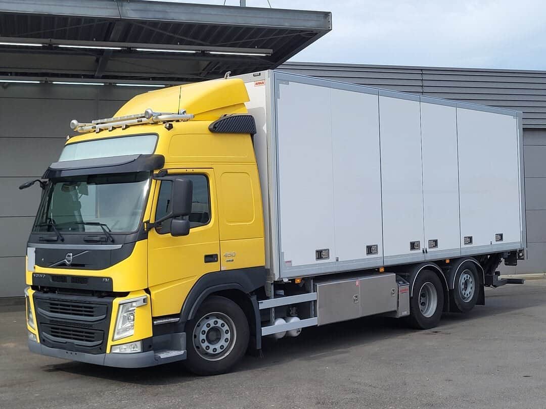 Volvo FM 450 Closed 7,63m Box Retarder Full Air 2t Tailgate Lift Axle