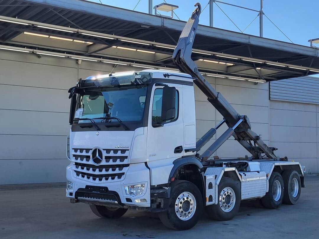 Mercedes Arocs 3251 Containersystem 25tons hooklift Retarder Steel suspension Big-Axle Automatic Euro 6