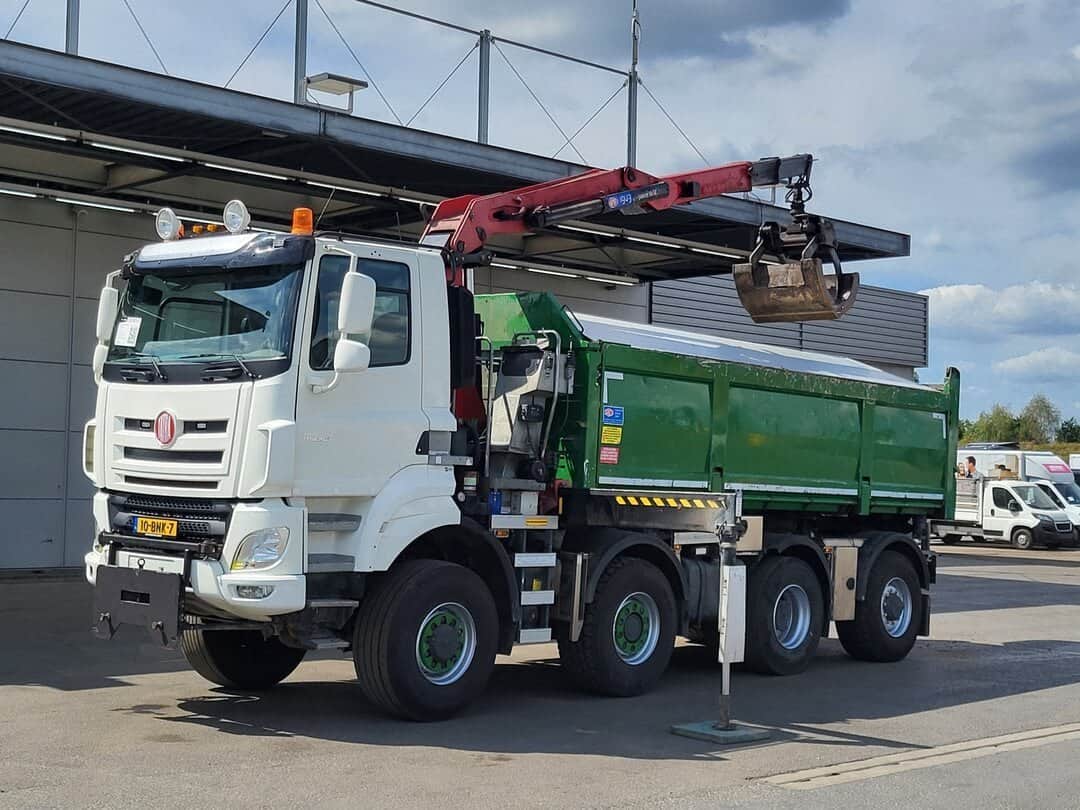 TATRA Tatra Phoenix Tipper NL-Truck HMF 1943Z Crane87800 17m3 HSW Big-Axle Steering-Axle 8x6 Automatic Euro 6