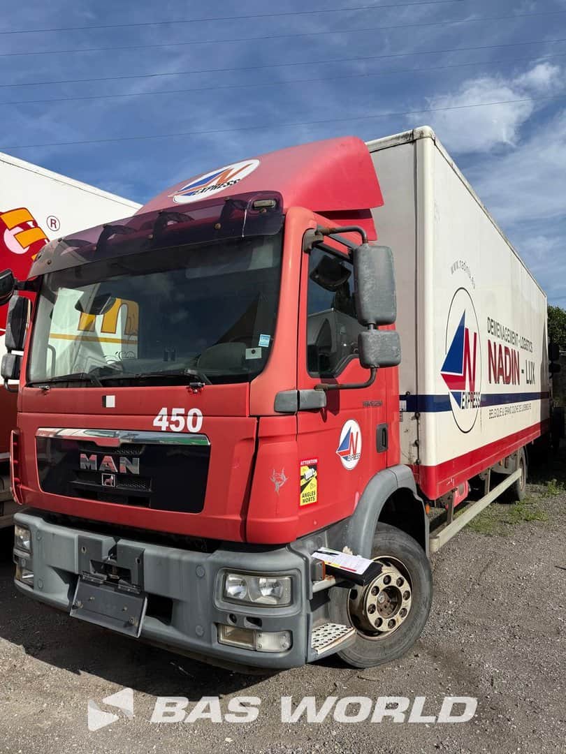 MAN TGM 12.250 2011 Closed Box 2 Fuel Tanks Tail Lift