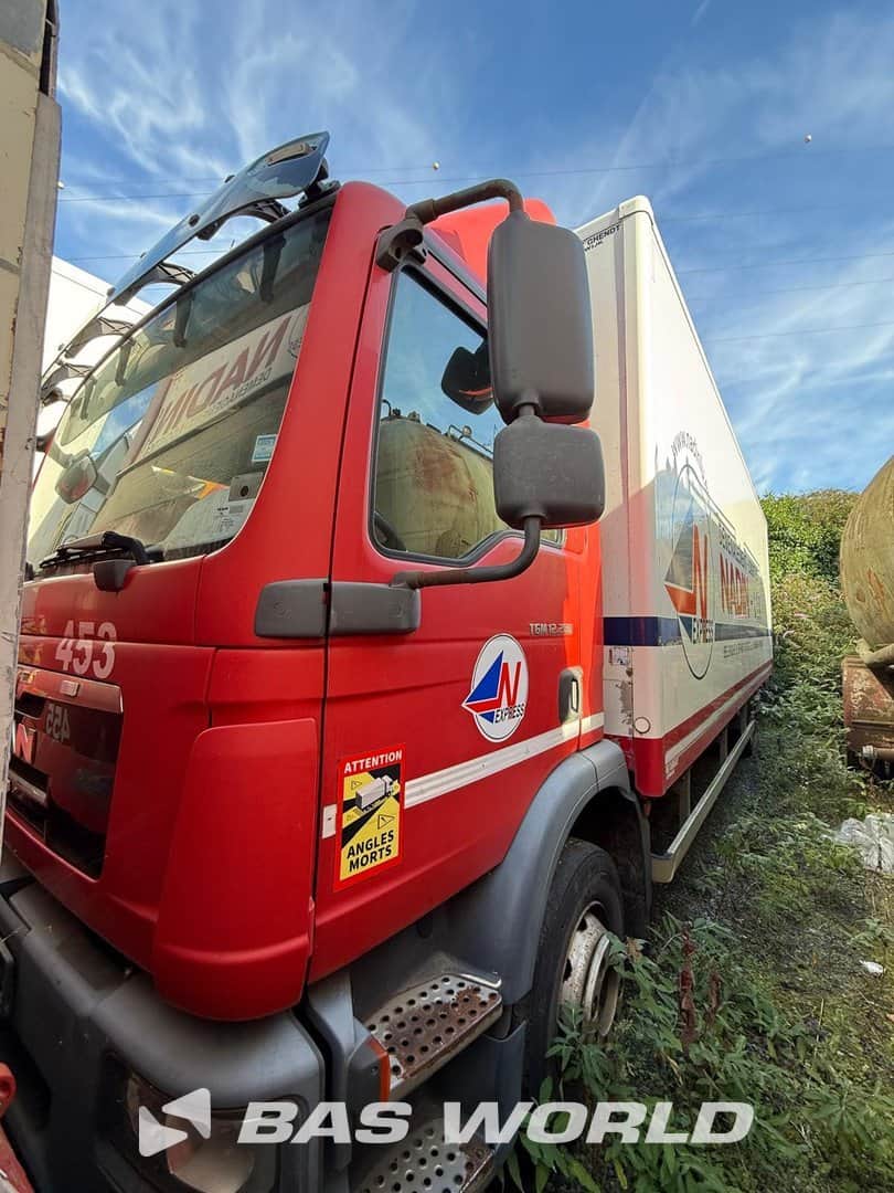 MAN TGM 12.250 2015 Automatic Closed Box Tail Lift