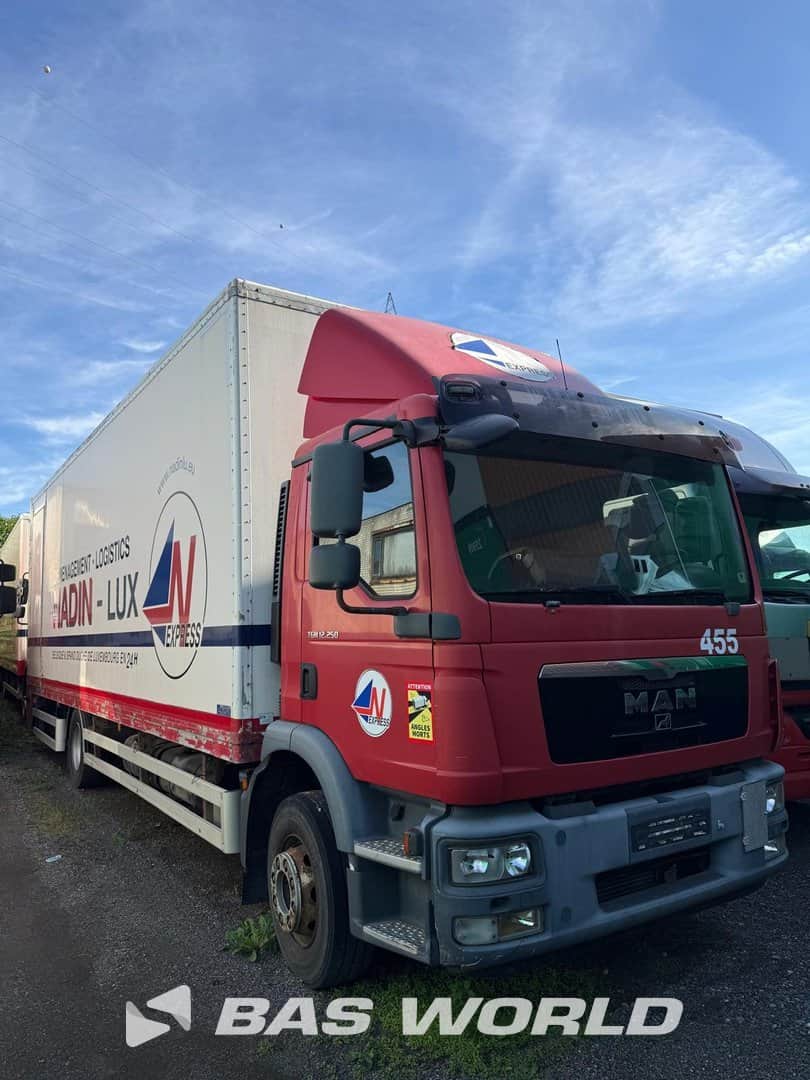 MAN TGM 12.250 2013 Closed Box 2 Fuel Tanks Tail Lift