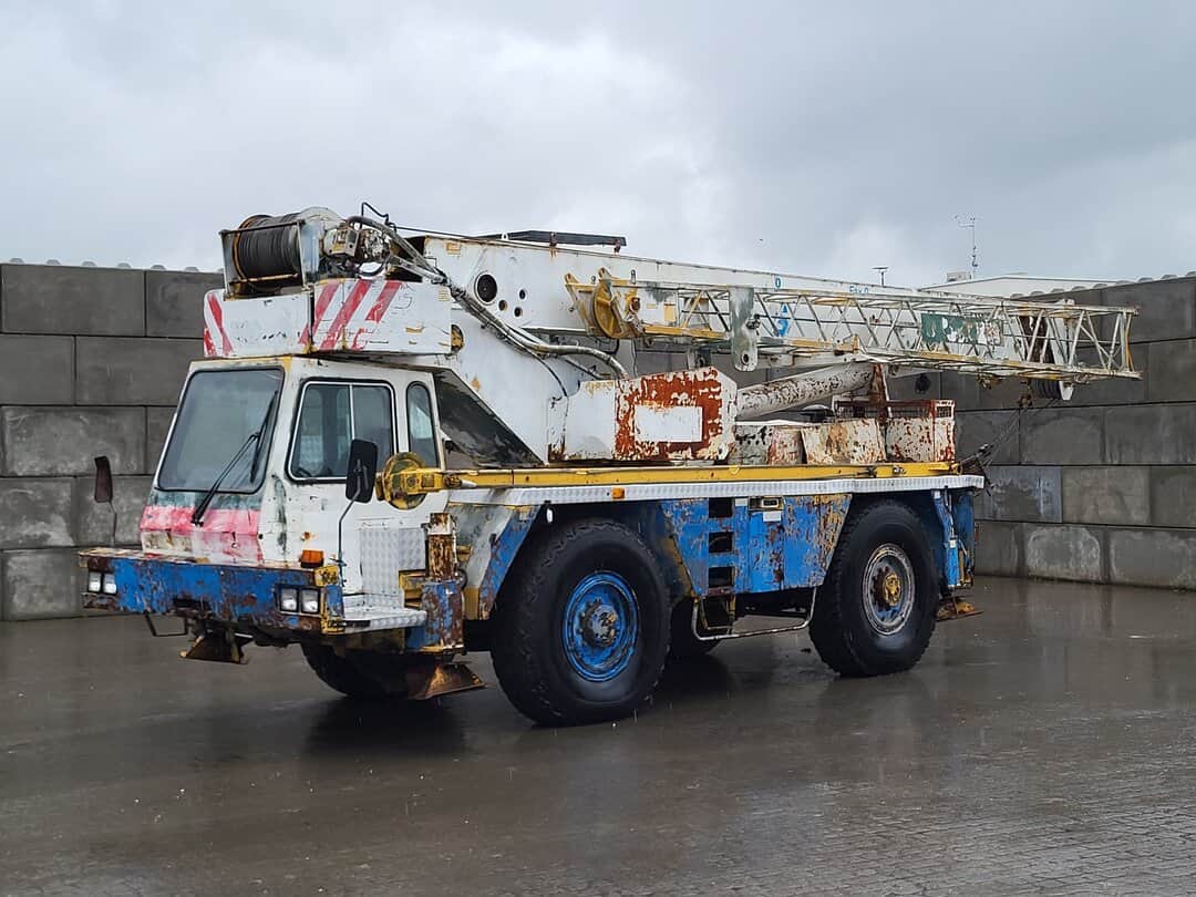 Grove AT633 Mobile All Terrain Cranes
