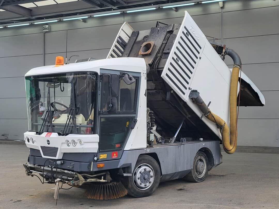 Ravo 540 Sweeper Truck Airco 	Stage IIIA/Tier 3