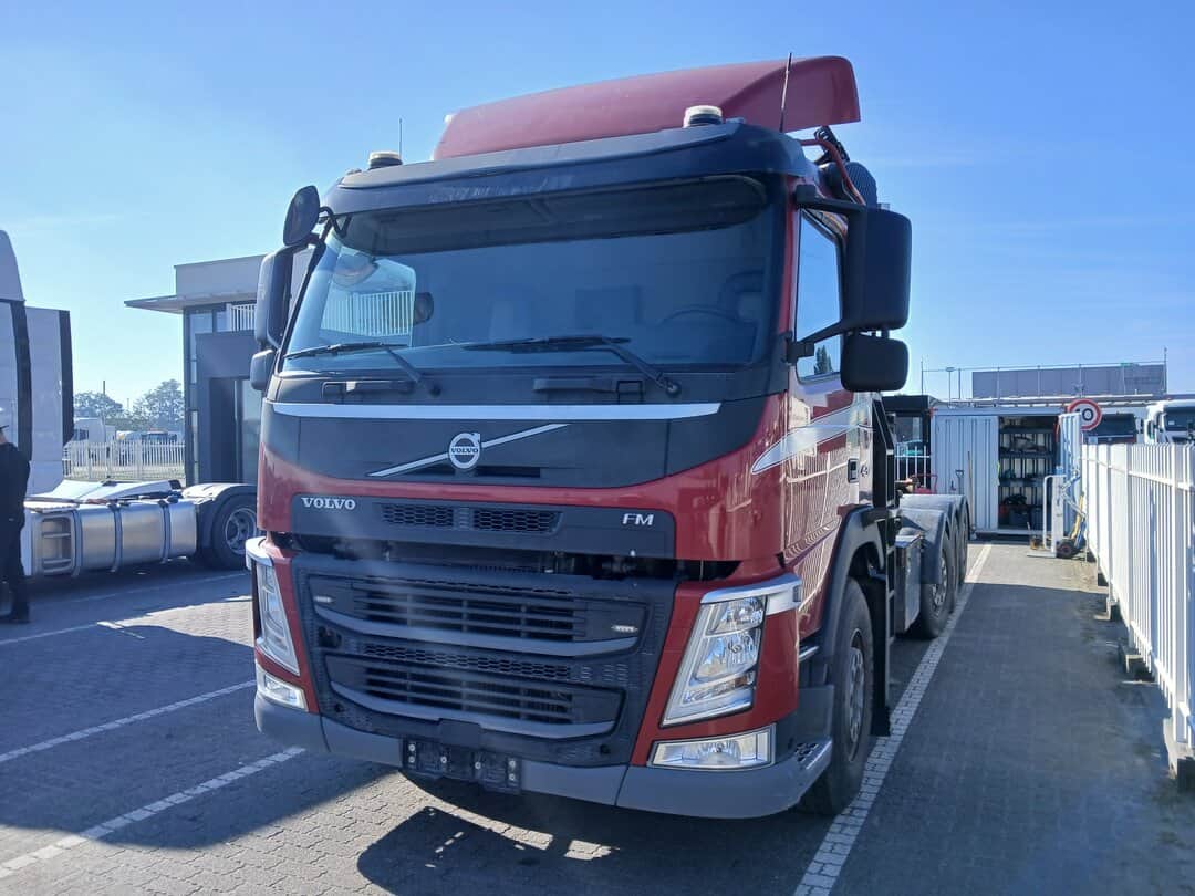 Volvo FM 330 8x2 Hooklift Containersystem Truck