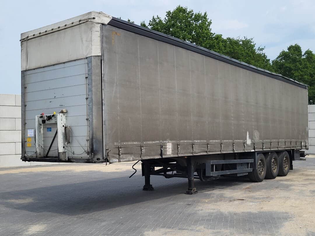 Schmitz SCB*S3T Curtainsides Sliding Roof