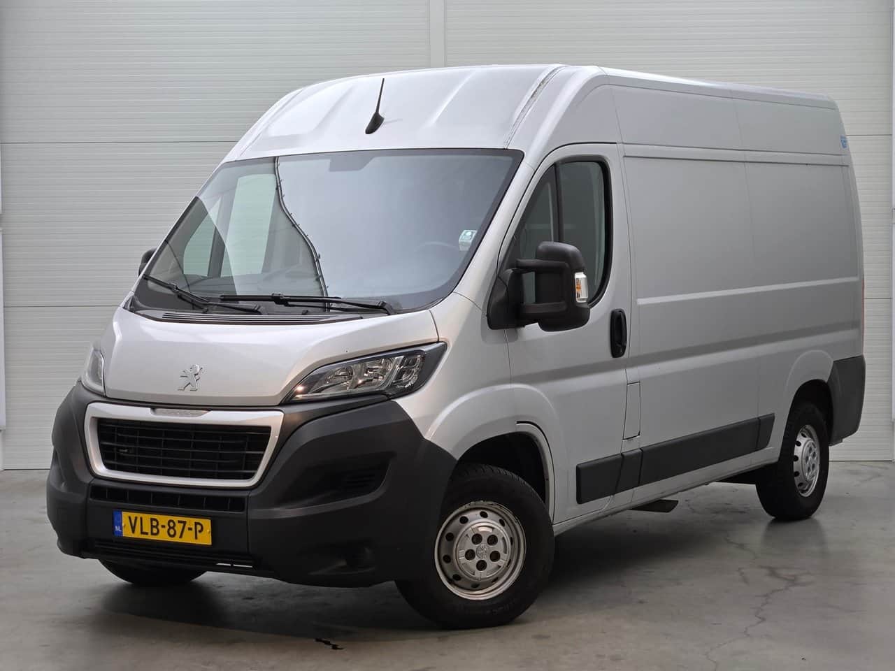 Peugeot Boxer 330 2.2 BlueHDi 140 L2H2 Premium 2021