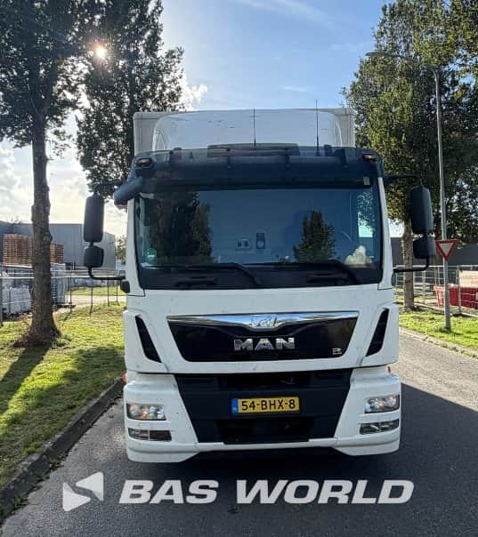 MAN TGM Closed Truck Taillift