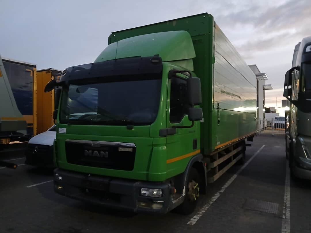 MAN TGL 12.250 Closed Truck