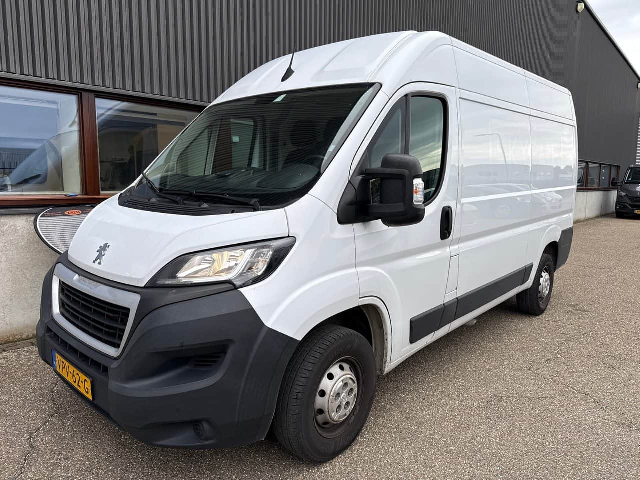 Peugeot Boxer 330 2.2 BlueHDi 120 L2H2 Premium 2022