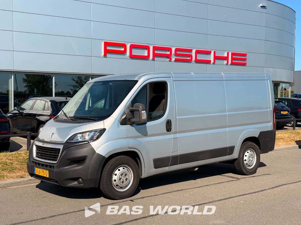 Peugeot Boxer 435 2.2 BlueHDi 140 L2H1 Zwaar Premium 2021