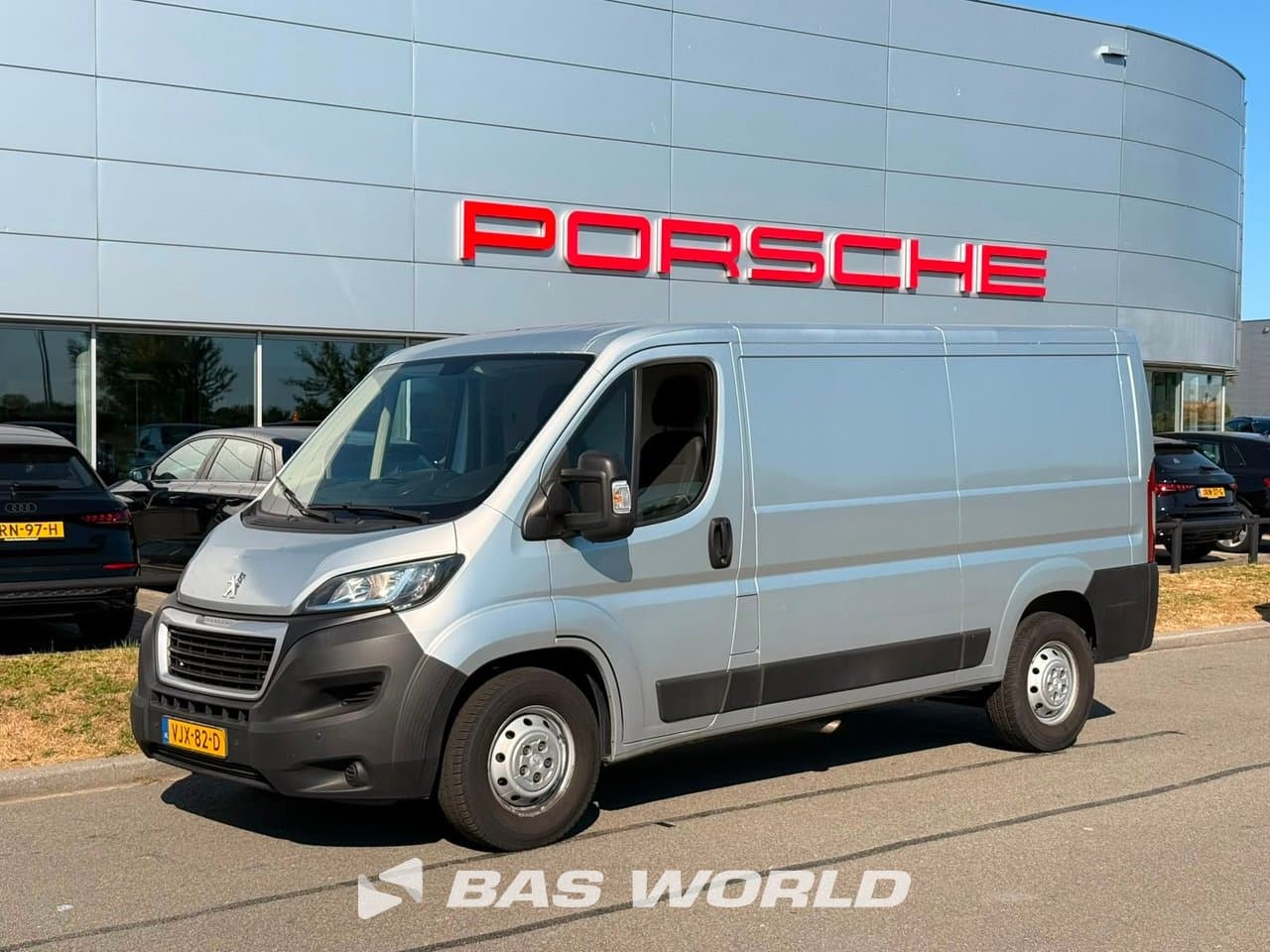 Peugeot Boxer 435 2.2 BlueHDi 140 L2H1 Zwaar Premium 2021