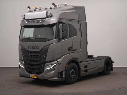 IVECO S-Way 570 Standklima Leather Hydraulic NL-Truck 90% Tyres