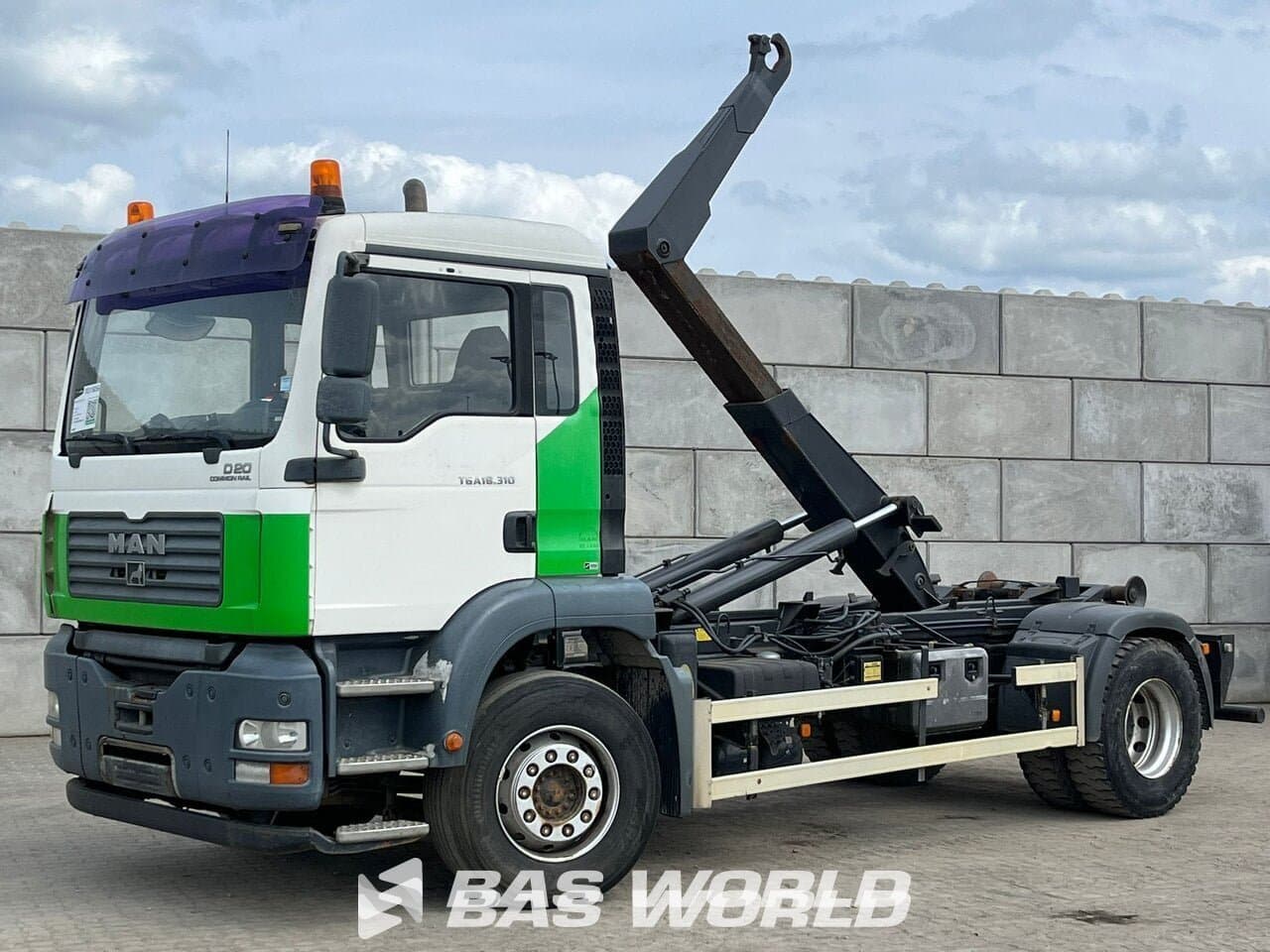 MAN TGA 18.310 14 tons Hooklift Steel Suspension Euro 2