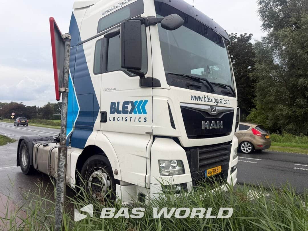 MAN TGX 2xTanks XXL Cabin Tractor Unit