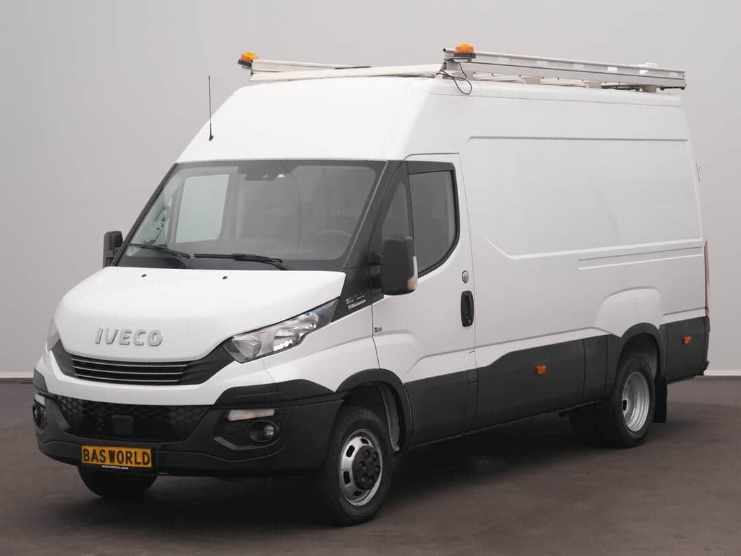 Iveco Daily 50C18 Closed van 3.0L Automaat L2H2 3.5t Trekhaak 180PK DubbelLucht Airco Imperiaal Ladder Camera Euro6 L2